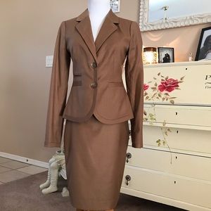 Limited jacket and skirt suit.